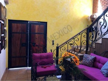 Hermosa Casa estilo Mexicano, amplia en fraccionamiento campestre muy seguro
