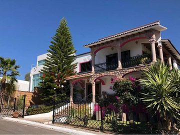 Hermosa Casa estilo Mexicano, amplia en fraccionamiento campestre muy seguro