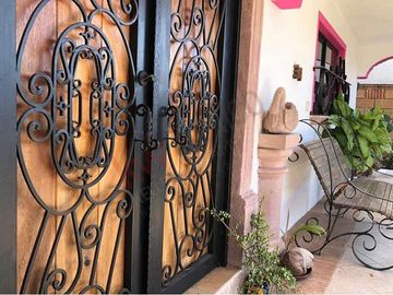 Hermosa Casa estilo Mexicano, amplia en fraccionamiento campestre muy seguro