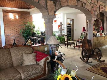 Hermosa Casa estilo Mexicano, amplia en fraccionamiento campestre muy seguro