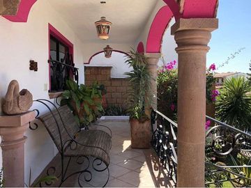 Hermosa Casa estilo Mexicano, amplia en fraccionamiento campestre muy seguro