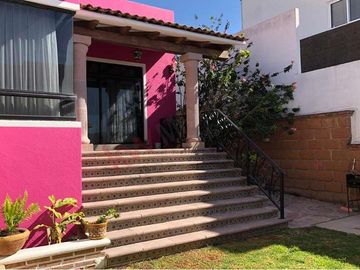 Hermosa Casa estilo Mexicano, amplia en fraccionamiento campestre muy seguro