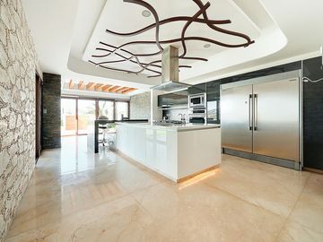 ESPECTACULAR CASA EN VENTA EN VILLAS DEL MESÓN JURIQUILLA