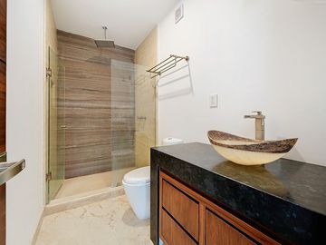 ESPECTACULAR CASA EN VENTA EN VILLAS DEL MESÓN JURIQUILLA