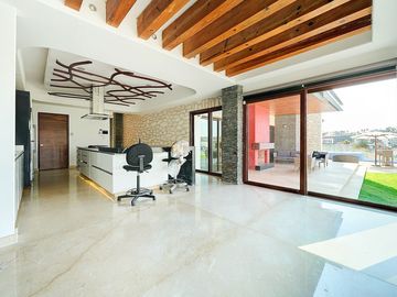ESPECTACULAR CASA EN VENTA EN VILLAS DEL MESÓN JURIQUILLA
