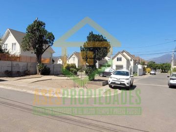 HERMOSA CASA AISLADA EN CONDOMINIO PRIVADO LA CRUZ