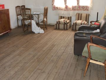 SE VENDE CASA CON 5 DORMITORIOS Y 560 MTS