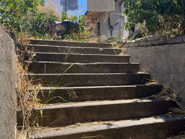 SE VENDE CASA CON 5 DORMITORIOS Y 560 MTS