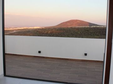 HERMOSA CASA DE DISEÑADOR EN FRACC CAPITAL SUR