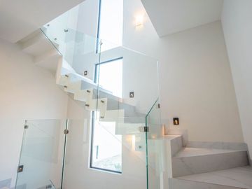 HERMOSA CASA DE DISEÑADOR EN FRACC CAPITAL SUR