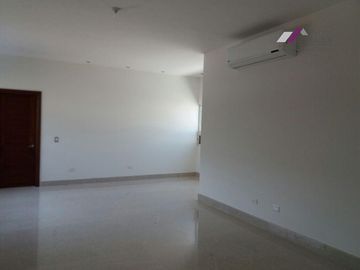 La Joya Privada Residencial -CARRETERA NACIONAL- VENTA Casa 450 m2 EN ESQUINA con Alberca