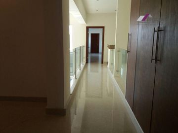 La Joya Privada Residencial -CARRETERA NACIONAL- VENTA Casa 450 m2 EN ESQUINA con Alberca