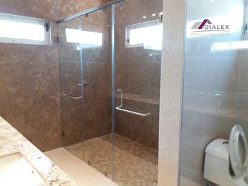 La Joya Privada Residencial -CARRETERA NACIONAL- VENTA Casa 450 m2 EN ESQUINA con Alberca