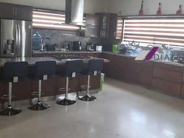 La Joya Privada Residencial -CARRETERA NACIONAL- VENTA Casa 450 m2 EN ESQUINA con Alberca