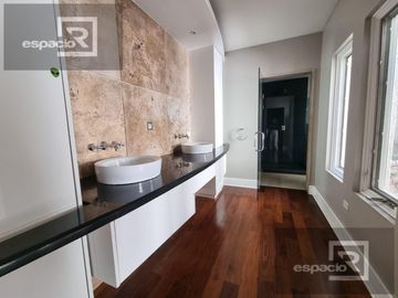 CASA EN VENTA EN LOMAS DEL SANTUARIO