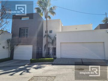 CASA EN VENTA EN LOMAS DEL SANTUARIO