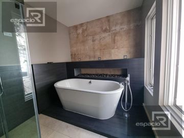 CASA EN VENTA EN LOMAS DEL SANTUARIO