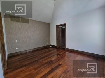 CASA EN VENTA EN LOMAS DEL SANTUARIO