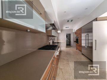 CASA EN VENTA EN LOMAS DEL SANTUARIO