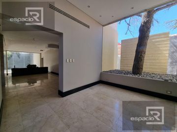 CASA EN VENTA EN LOMAS DEL SANTUARIO