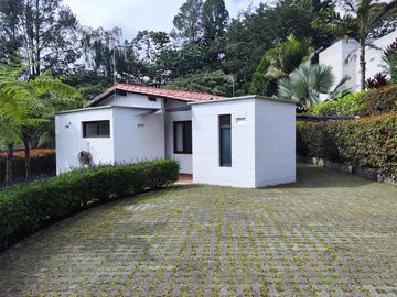 VENTA CASA CAMPESTRE EN EL RETIRO CERCA A TODO