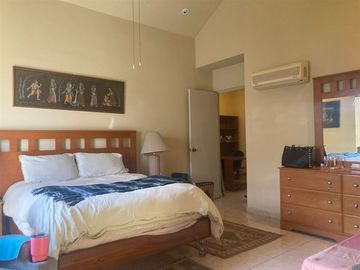 CASA EN VENTA EN ZONA LA FAMA