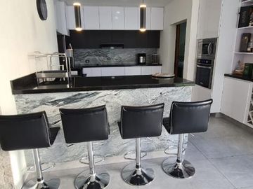 Casa con alberca en Los Robles, Coto Helechos