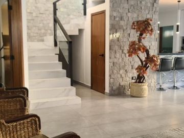 Casa con alberca en Los Robles, Coto Helechos