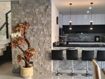 Casa con alberca en Los Robles, Coto Helechos