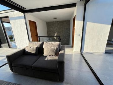 Casa con alberca en Los Robles, Coto Helechos