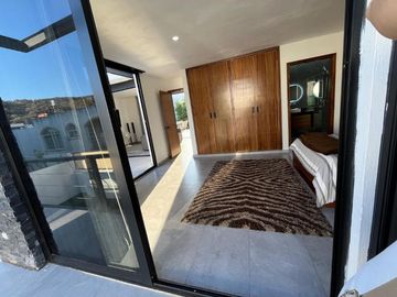 Casa con alberca en Los Robles, Coto Helechos
