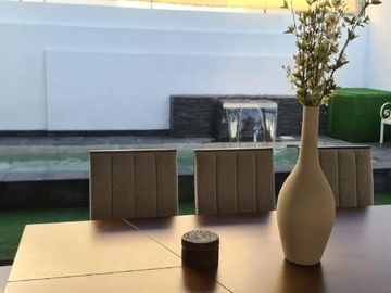 Casa con alberca en Los Robles, Coto Helechos