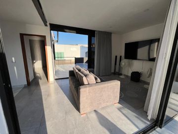 Casa con alberca en Los Robles, Coto Helechos