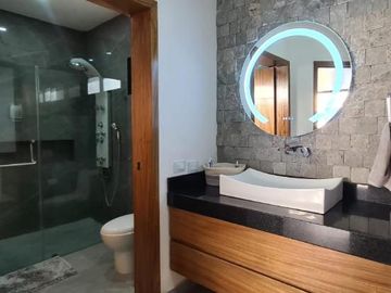 Casa con alberca en Los Robles, Coto Helechos
