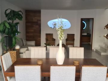 Casa con alberca en Los Robles, Coto Helechos
