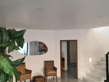 Casa con alberca en Los Robles, Coto Helechos