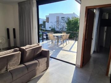 Casa con alberca en Los Robles, Coto Helechos