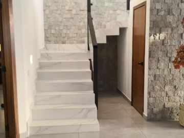 Casa con alberca en Los Robles, Coto Helechos