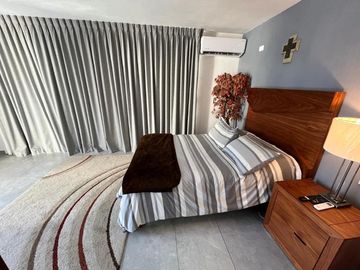 Casa con alberca en Los Robles, Coto Helechos