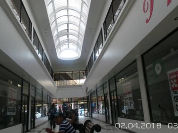 9 LOCALES, EN EL ORO, PASAJE,  EN CENTRO COMERCIAL