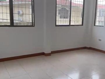 OPORTUNIDAD CASA RENTERA DE 2 DEPARTAMENTOS