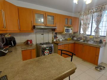 OPORTUNIDAD CASA RENTERA DE 2 DEPARTAMENTOS