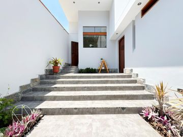 Casa frente a parque en Álamos de Monterrico, Surco