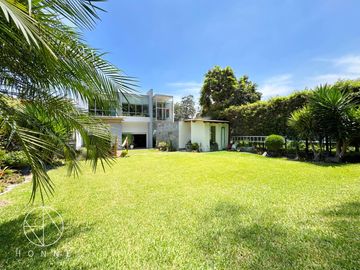 Casa frente a parque en Álamos de Monterrico, Surco