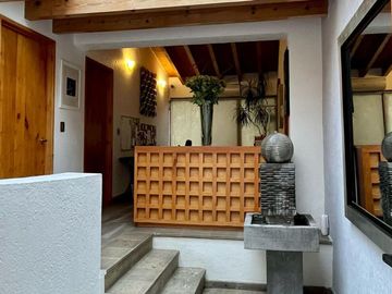 CASA EN VENTA EN LOMAS DE LAS ÁGUILAS CALLE CERRADA