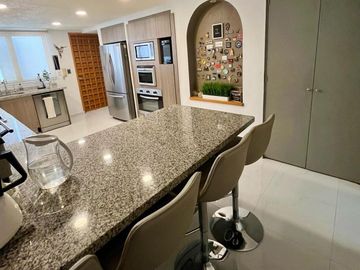 CASA EN VENTA EN LOMAS DE LAS ÁGUILAS CALLE CERRADA