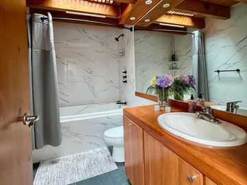 CASA EN VENTA EN LOMAS DE LAS ÁGUILAS CALLE CERRADA