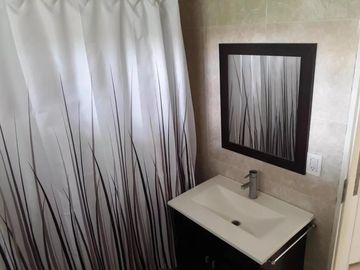 Casa en venta . 2 Dormitorios 1 Baño - Cochera - 260Mts2 - Lisandro Olmos