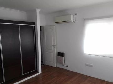 Casa en venta . 2 Dormitorios 1 Baño - Cochera - 260Mts2 - Lisandro Olmos