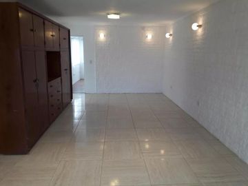 Casa en venta . 2 Dormitorios 1 Baño - Cochera - 260Mts2 - Lisandro Olmos